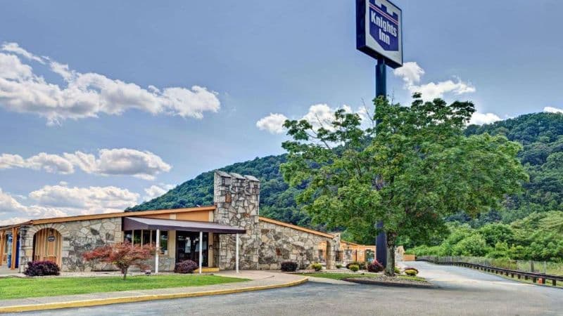 Knights Inn Charleston, WV hotel photo 5