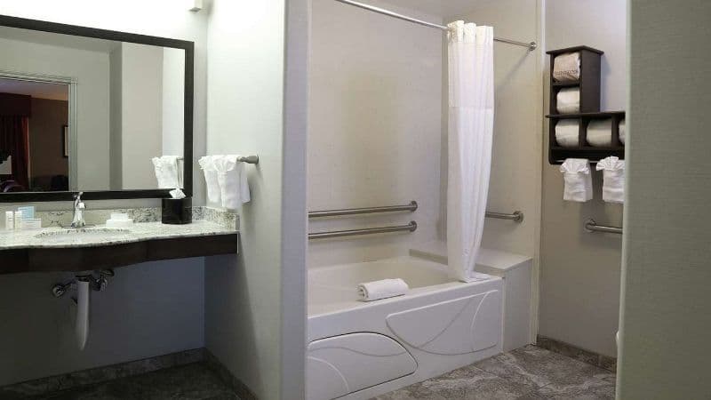 AmericInn by Wyndham Boscobel Jacuzzi room