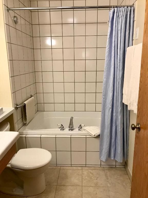 Bay Breeze Resort Jacuzzi room