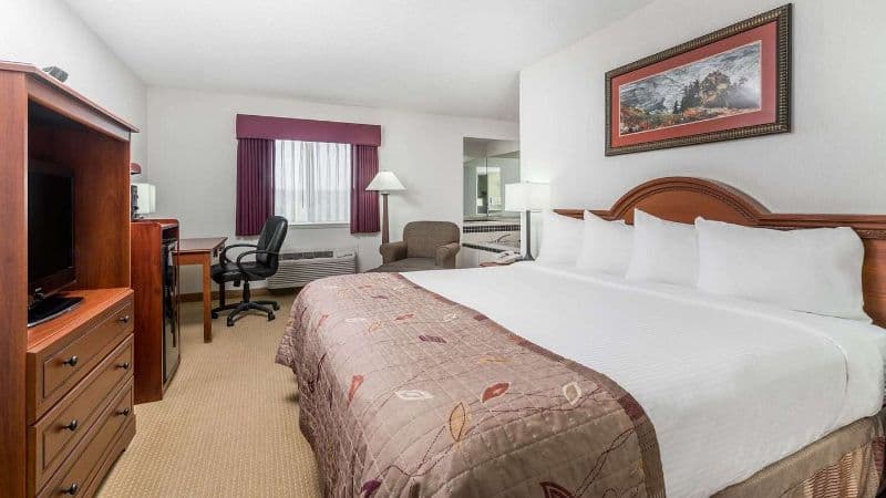 Baymont by Wyndham Marshfield hotel photo 2