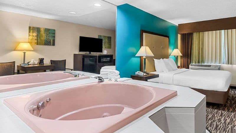 Best Western Baraboo Inn Jacuzzi room