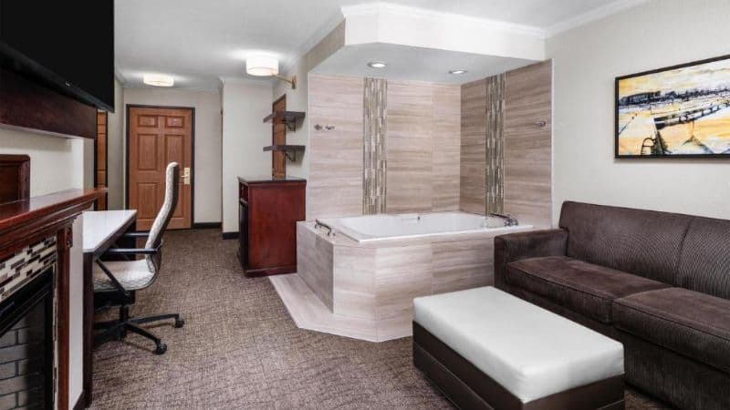 Best Western Premier Bridgewood Resort Hotel Jacuzzi room