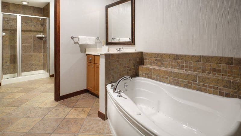 Club Wyndham Glacier Canyon Jacuzzi room
