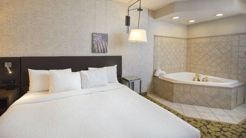 Hilton Garden Inn Wisconsin Dells Jacuzzi room