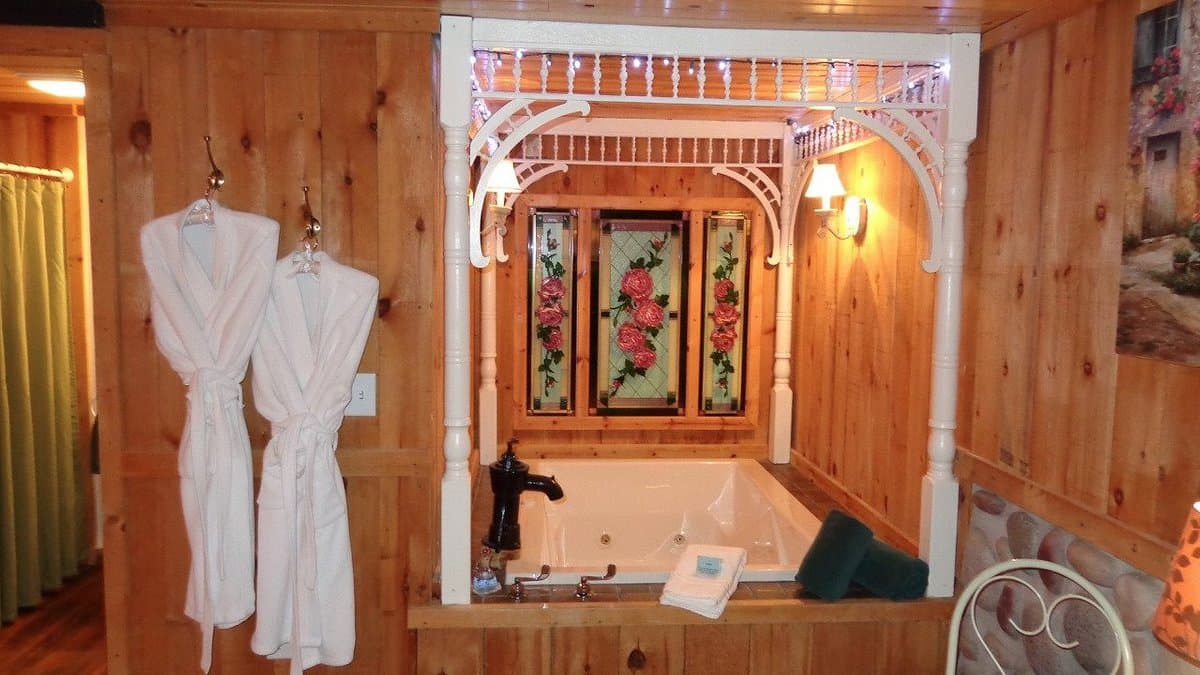Lazy Cloud Inn Jacuzzi room