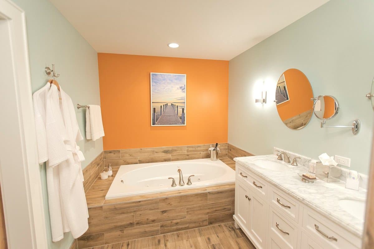 Seven Oaks Bed & Breakfast Jacuzzi room