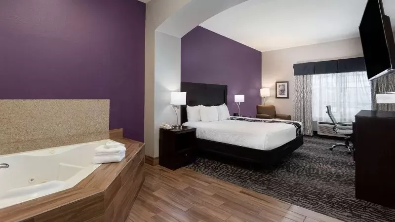 La Quinta Inn & Suites by Wyndham Huntsville Airport Madison