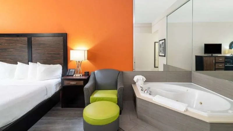 La Quinta Inn & Suites by Wyndham Prattville photo 1