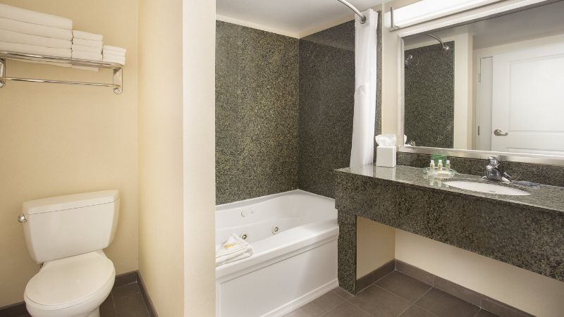 Holiday Inn & Suites Scottsdale North – Airpark by IHG
