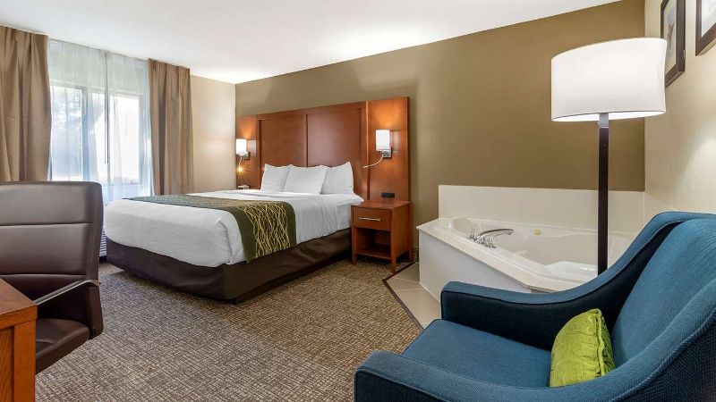 Comfort Inn & Suites – Near Robins Air Force Base photo 1