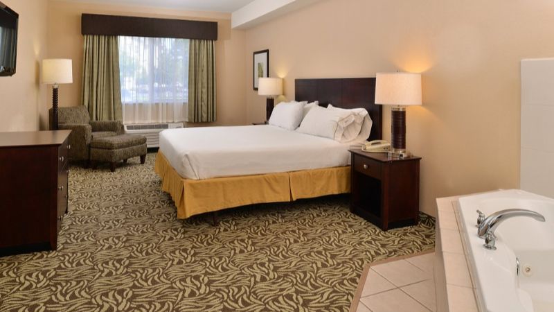 American Motor Inn – Rock Island - King Suite with In-Room Whirlpool Tub