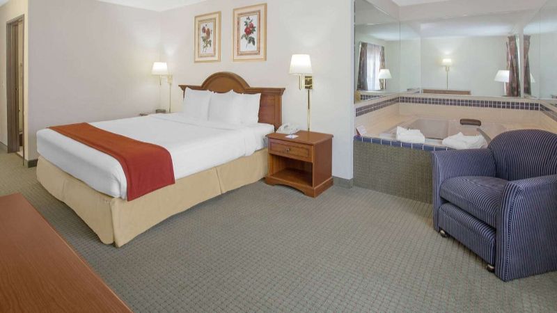 Baymont by Wyndham Freeport photo 1