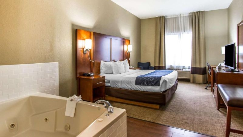 Comfort Suites Mattoon photo 1