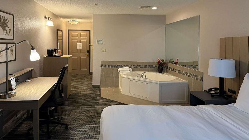 Country Inn & Suites by Radisson, Elgin, IL photo 1