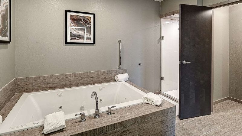 DoubleTree by Hilton Hotel Bloomington photo 1