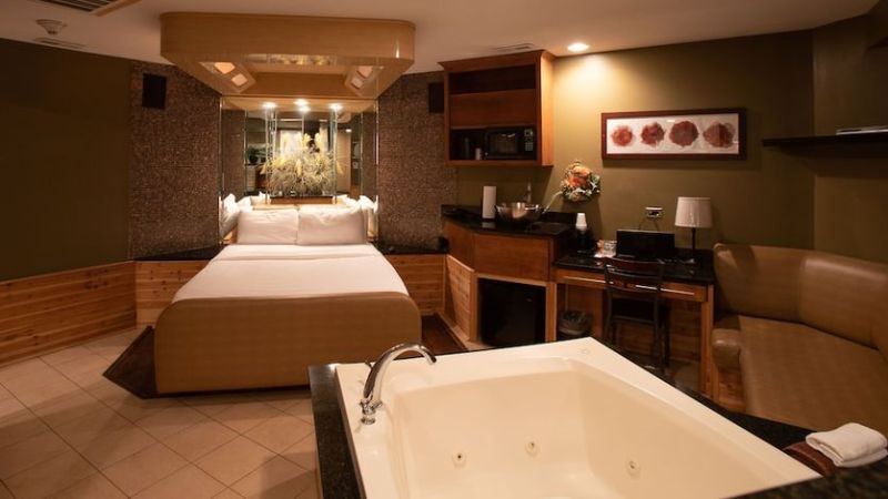 The Champagne Lodge & Luxury Suites