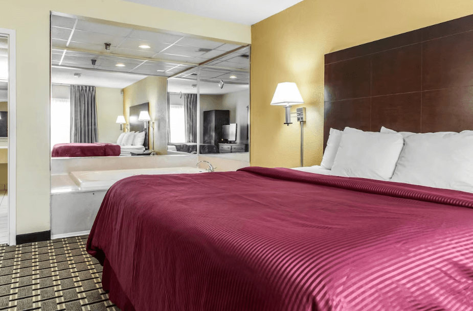 Clarion Inn & Suites Northwest