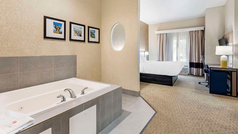 Comfort Suites Merrillville near US 30