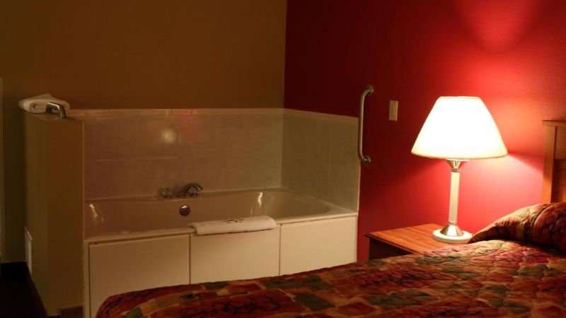 Hometown Inn & Suites