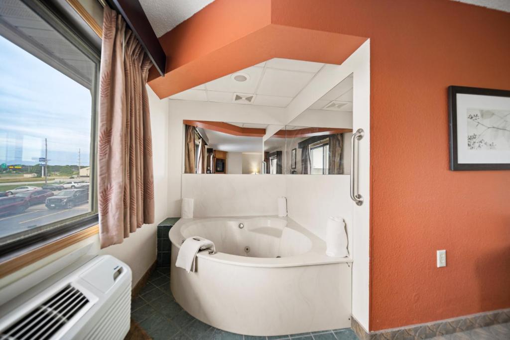 AmericInn by Wyndham Ames photo 1