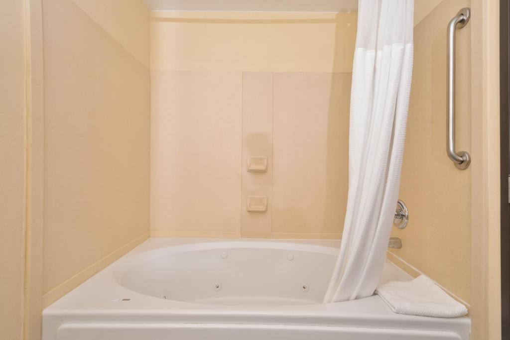 Staybridge Suites West Des Moines, an IHG Hotel