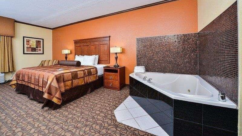 Best Western Plus Midwest Inn & Suites Salina
