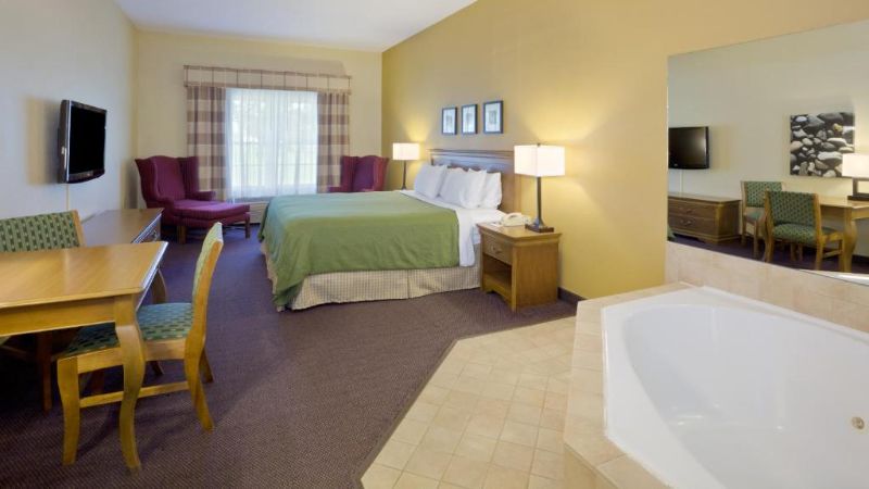 Country Inn & Suites by Radisson, Salina, KS