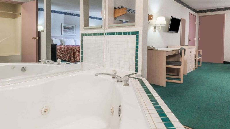 Knights Inn Ottawa