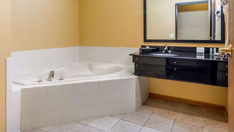 Quality Inn & Suites Lenexa Kansas City