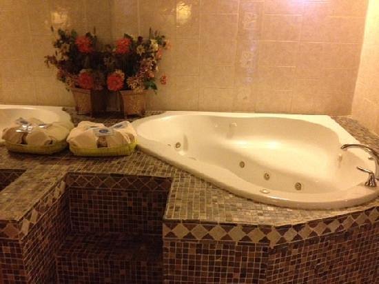 Virginia Inn – Lawrence, KS photo 1