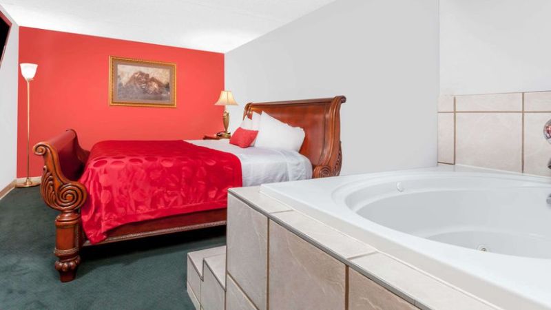 Ramada by Wyndham Henderson Evansville