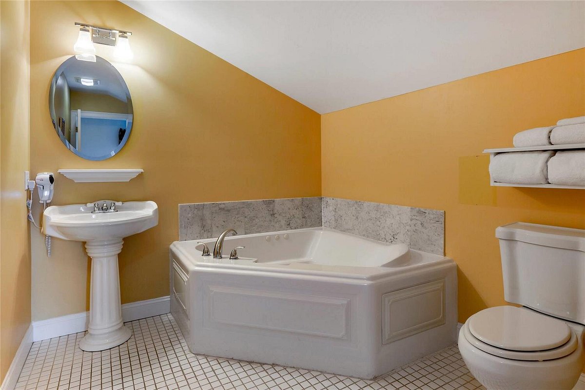 Essex Street Inn & Suites, Ascend Hotel Collection