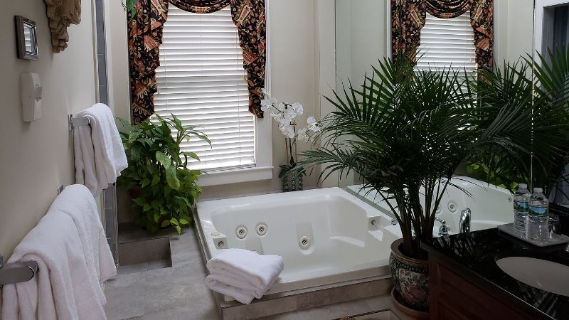 Harbor Light Inn