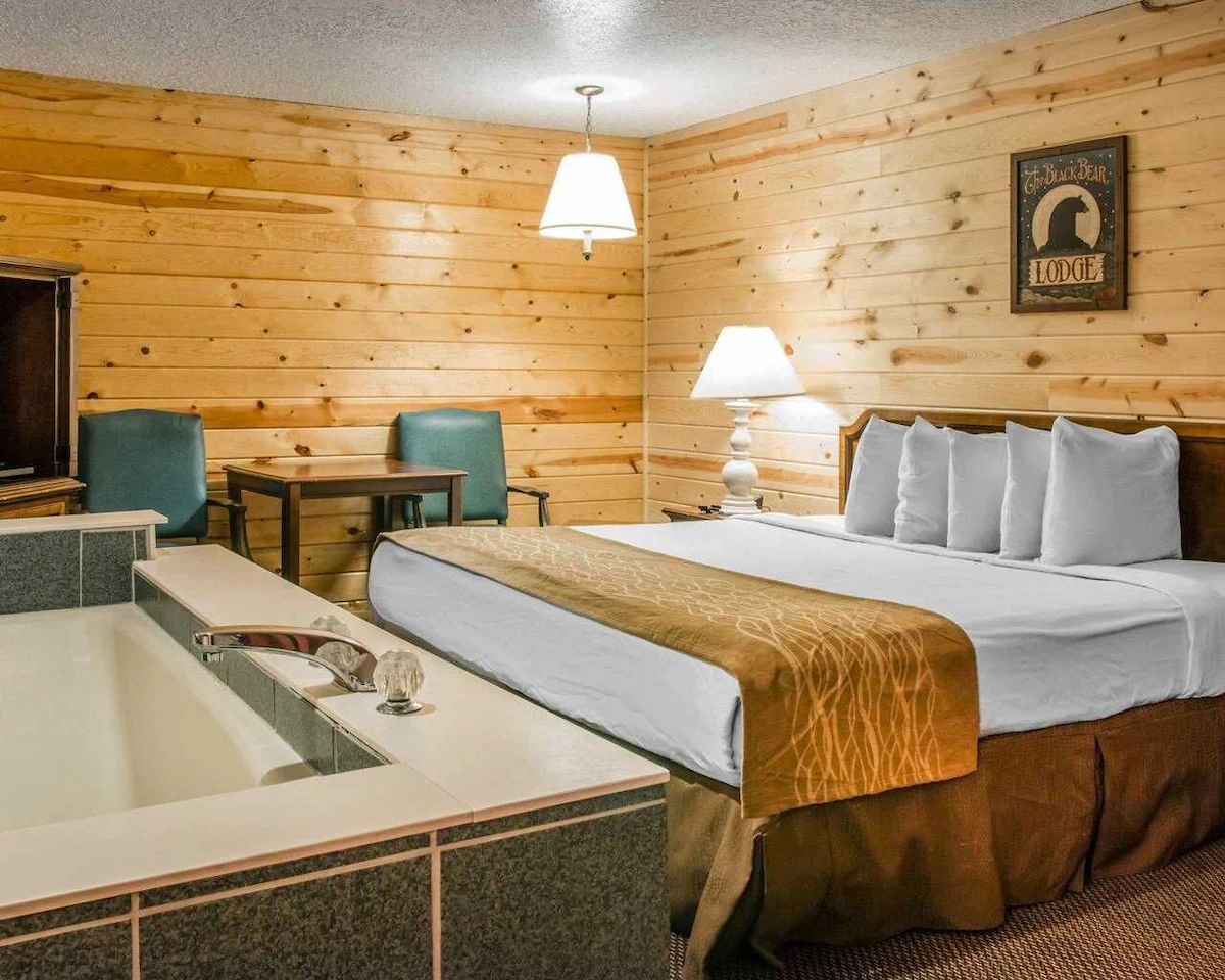 Cabins of Mackinaw