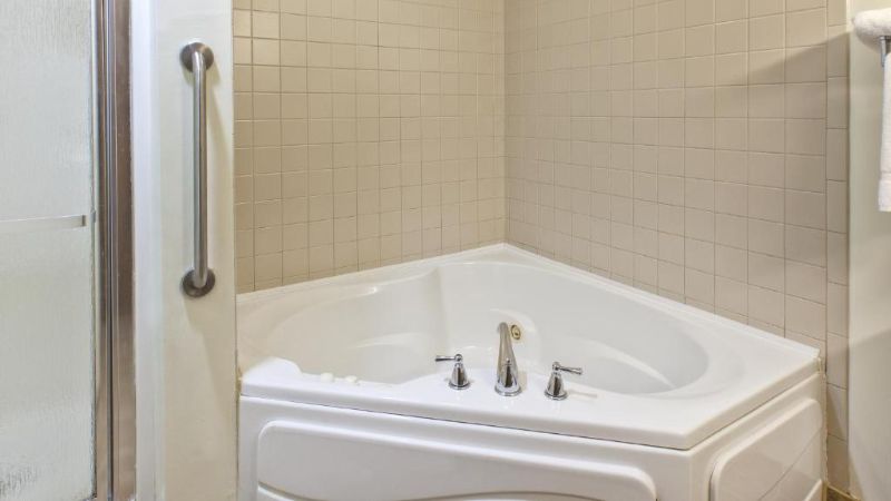 Country Inn & Suites by Radisson, Benton Harbor-St