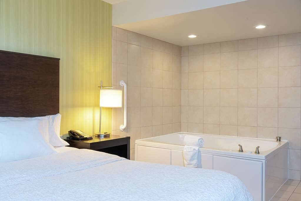 Hampton Inn & Suites Saginaw photo 1