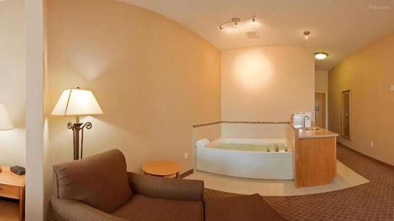 Holiday Inn Express & Suites Chesterfield – Selfridge Area By IHG photo 1