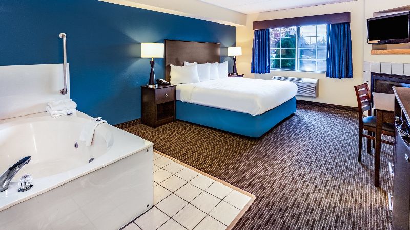 AmericInn by Wyndham Hotel and Suites Long Lake