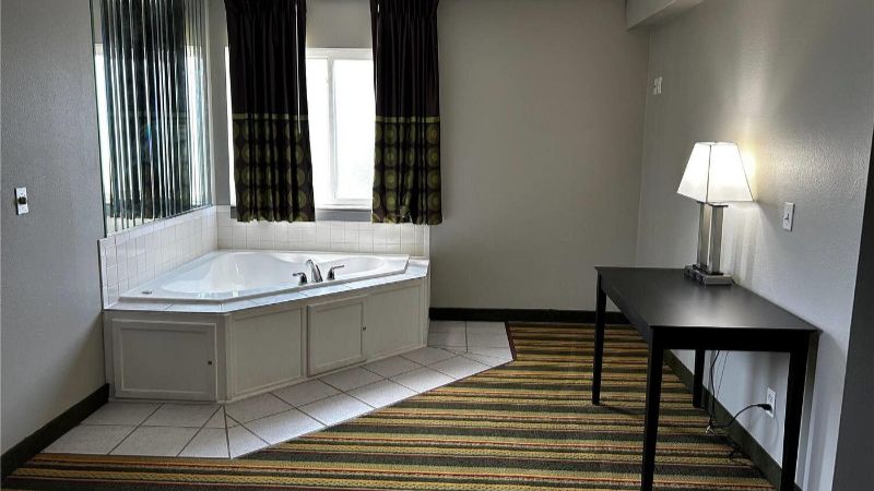Super 8 by Wyndham Mound City