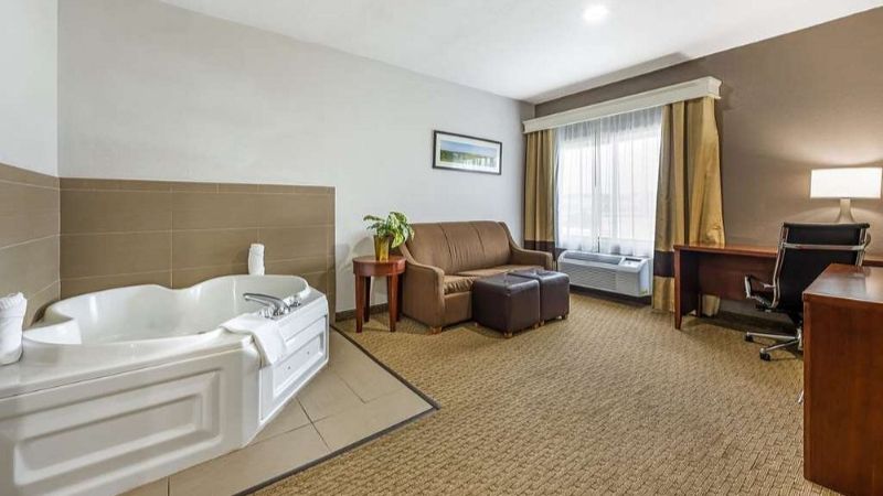 Comfort Suites Omaha East-Council Bluffs
