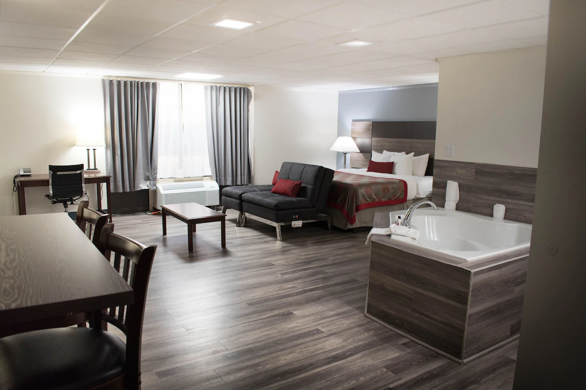 Ramada by Wyndham North Platte & Sandhills Convention Ctr photo 1