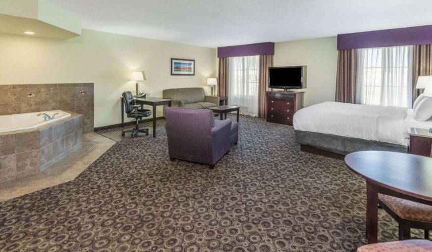 La Quinta Inn & Suites by Wyndham Las Vegas Airport South photo 1