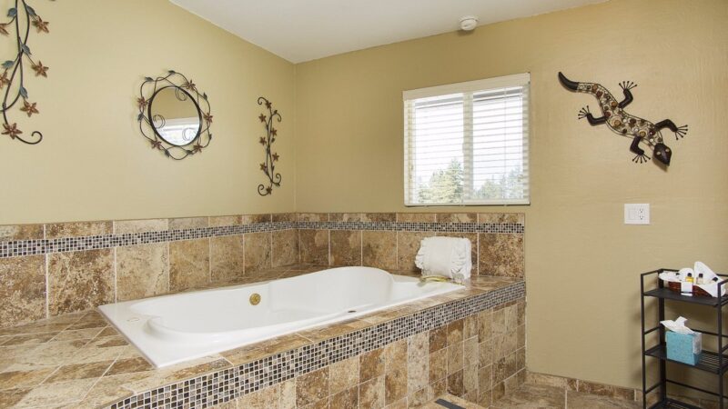 Days Inn by Wyndham Jersey City - King Suite with In-Room Whirlpool Tub