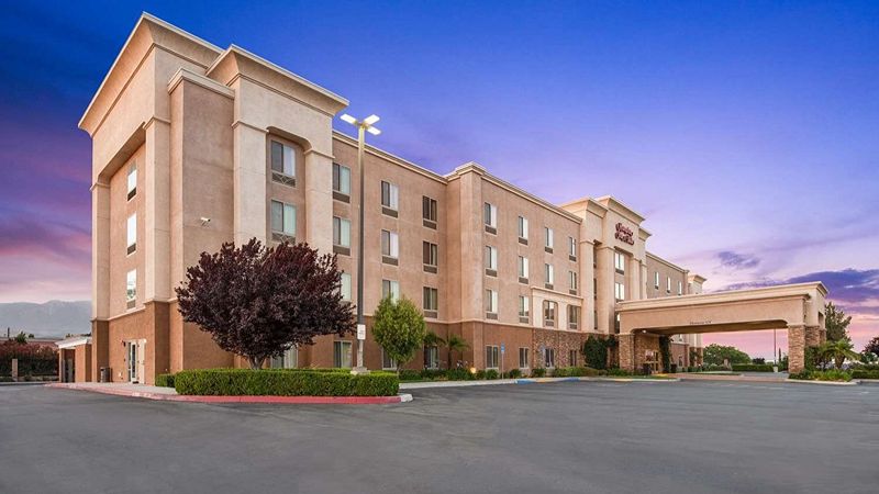 Highlander Motor Inn - King Suite with In-Room Whirlpool Tub