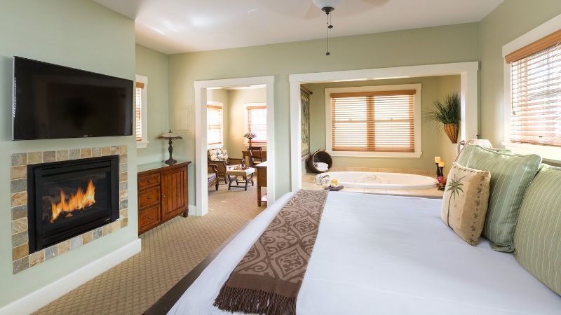 Ocean City Mansion - King Suite with In-Room Whirlpool Tub