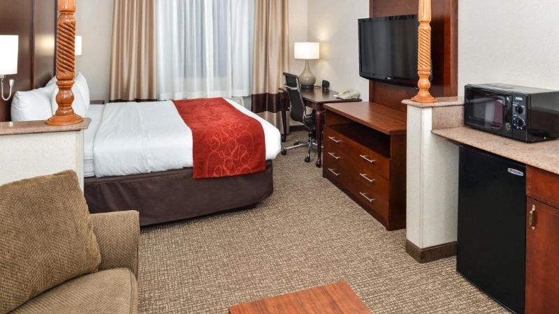 Red Roof Inn & Suites Galloway - King Suite with In-Room Whirlpool Tub