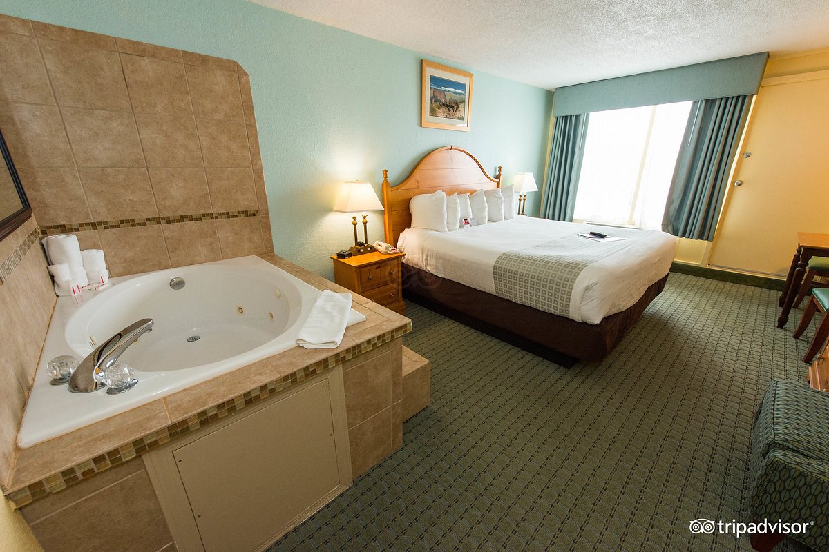 Ramada Plaza by Wyndham Nags Head Oceanfront photo 1