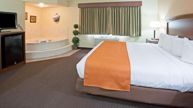AmericInn by Wyndham Fargo West Acres
