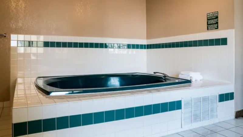 Bison Inn & Suites on University