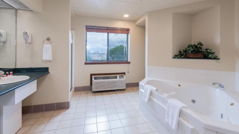 Ramada by Wyndham Fargo